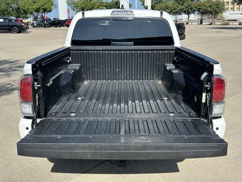 Used 2020 Toyota Tacoma TRD Off-Road w/ TRD Premium Off Road Package AWD/4WD image 31