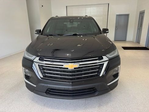Used 2023 Chevrolet Traverse LT FWD image 2
