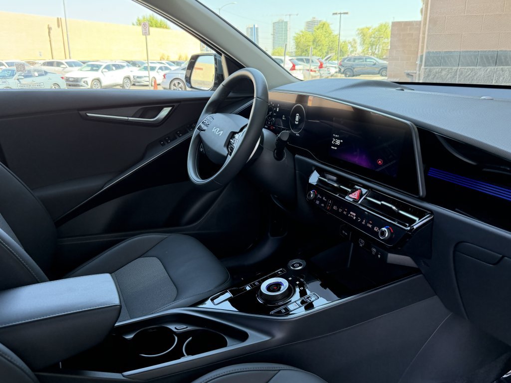 Used 2025 Kia Niro Wind FWD image 38