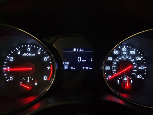 Used 2019 Kia Sedona LX FWD image 23