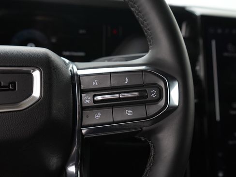 Used 2025 GMC Yukon XL Denali AWD/4WD image 31