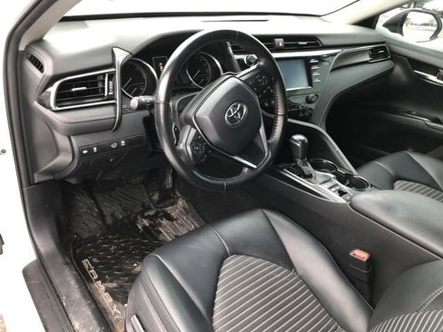 Used 2019 Toyota Camry SE image 3