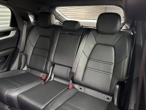 Certified 2025 Porsche Cayenne Coupe image 26