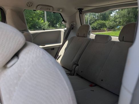 Used 2014 Toyota Sienna LE FWD image 5