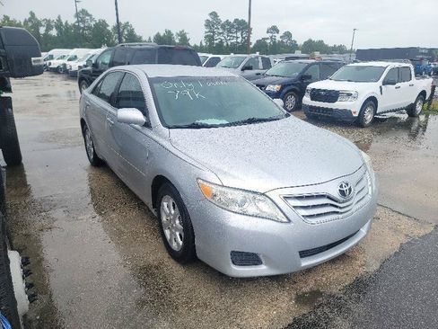 Used 2011 Toyota Camry LE w/ LE Extra-Value Pkg FWD image 2