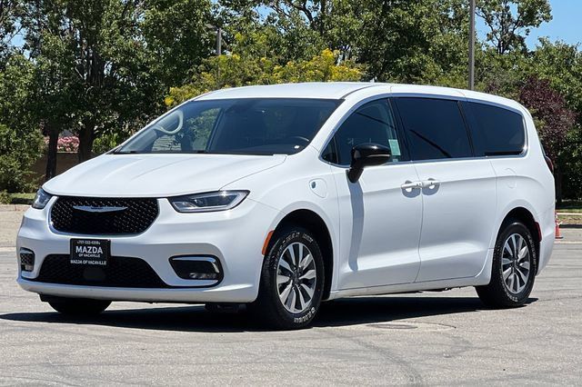 Used 2024 Chrysler Pacifica Limited FWD image 8