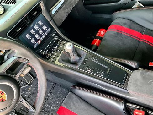 Used 2018 Porsche 911 GT3 RWD image 17
