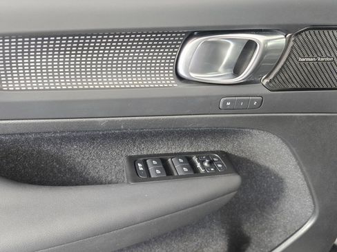 Used 2021 Volvo XC40 P8 Recharge w/ Advanced Package image 17