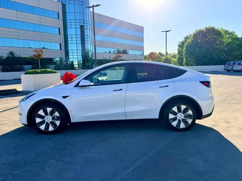 Used 2022 Tesla Model Y Long Range AWD/4WD image 14