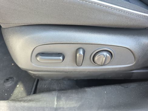 Used 2022 Chevrolet TrailBlazer LT w/ Convenience Package image 19