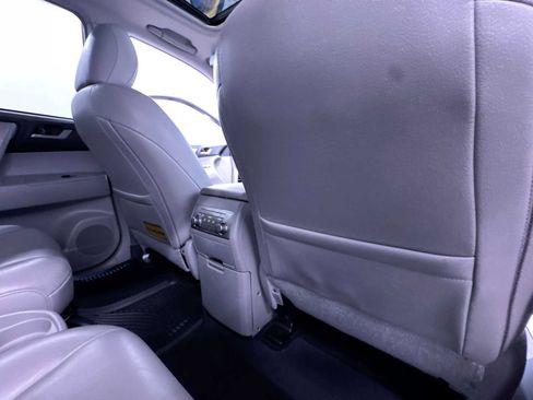 Used 2013 Toyota Highlander SE image 39