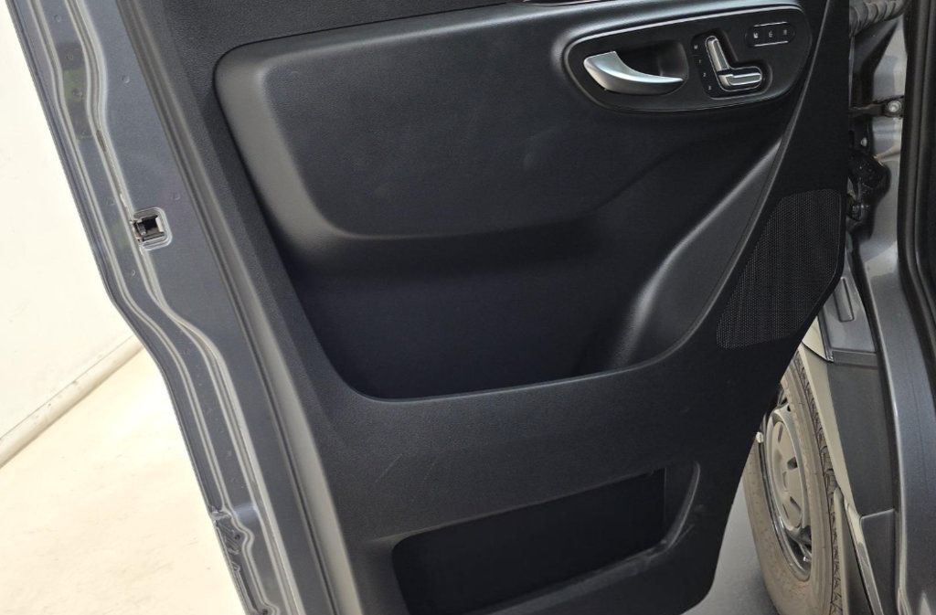 Used 2024 Mercedes-Benz Sprinter 2500 image 9