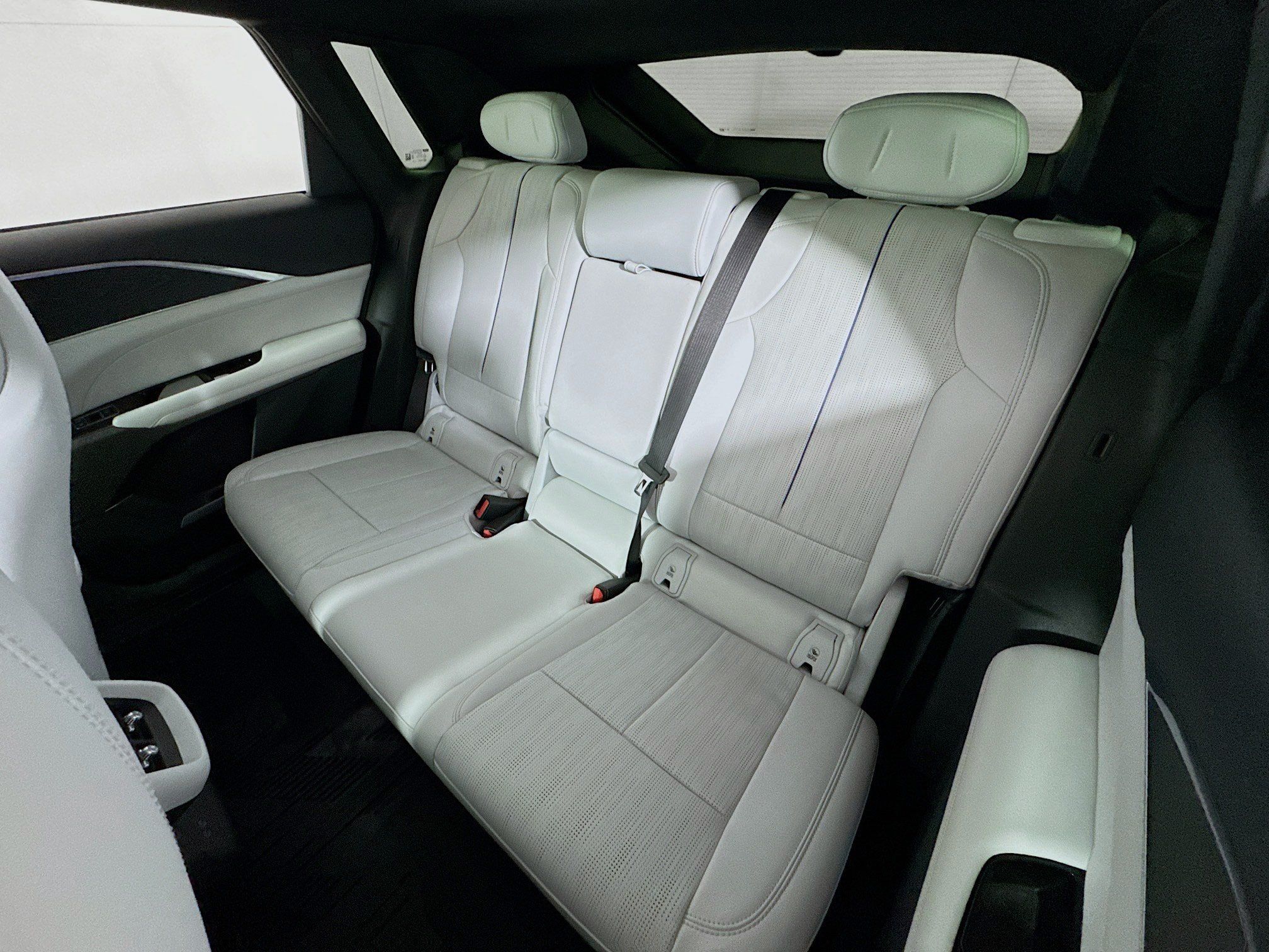 Used 2024 Cadillac Lyriq Luxury w/ LPO, Floor Liner Package AWD/4WD image 23