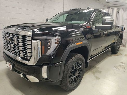 New 2026 GMC Sierra 2500 Denali w/ Denali Reserve Package AWD/4WD image 16