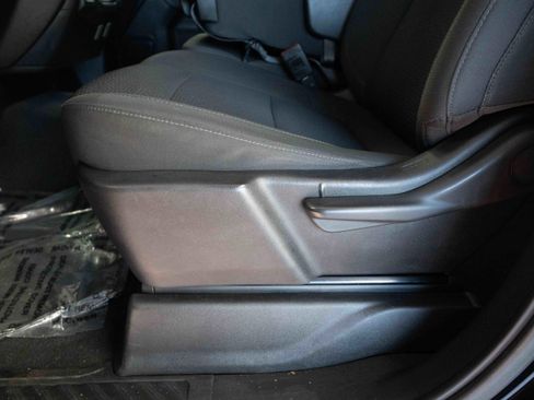 Used 2021 Chevrolet Silverado 2500 Custom w/ Custom Value Package image 12