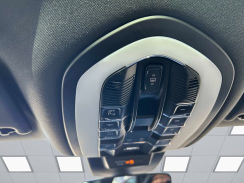 Used 2023 Porsche Macan Turbo image 29