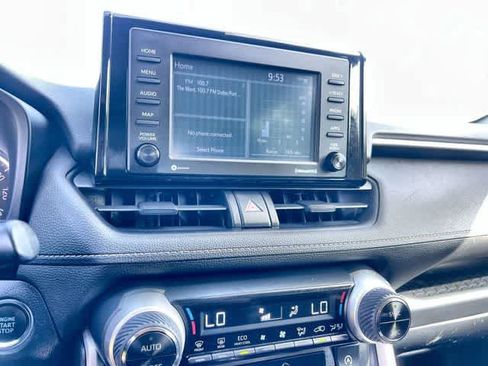 Used 2020 Toyota RAV4 XLE FWD image 18