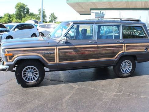 Used 1990 Jeep Grand Wagoneer AWD/4WD image 3