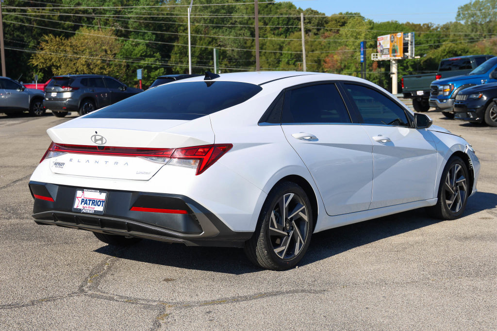 Used 2025 Hyundai Elantra Limited FWD image 3