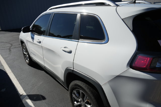 Used 2019 Jeep Cherokee Latitude Plus w/ Cold Weather Group AWD/4WD image 15