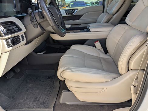 Used 2021 Lincoln Navigator L Reserve image 9