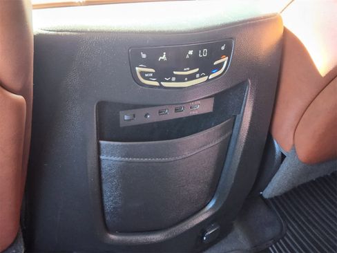 Used 2017 Cadillac Escalade ESV Luxury image 26