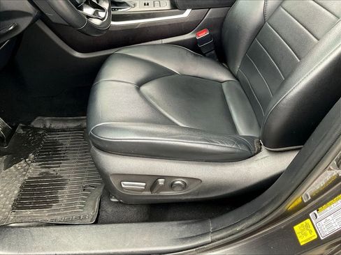 Used 2021 Toyota Highlander XLE AWD/4WD image 35