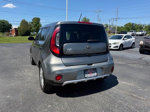 Used 2018 Kia Soul + FWD image 10