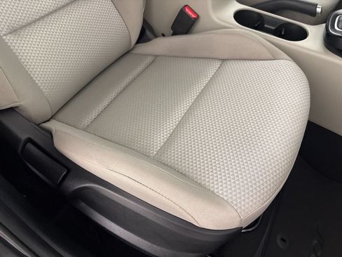 Used 2025 Kia Soul LX w/ LX Technology Package FWD image 29
