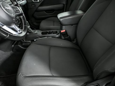 Used 2020 Jeep Wrangler Unlimited Sahara image 19