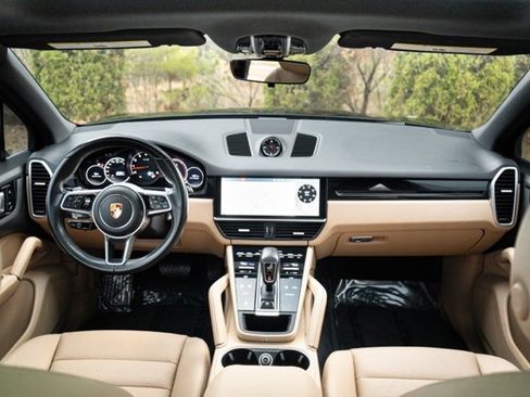 Used 2021 Porsche Cayenne Base image 15
