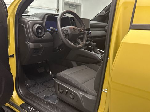 Used 2023 Chevrolet Colorado Trail Boss w/ Technology Package image 10