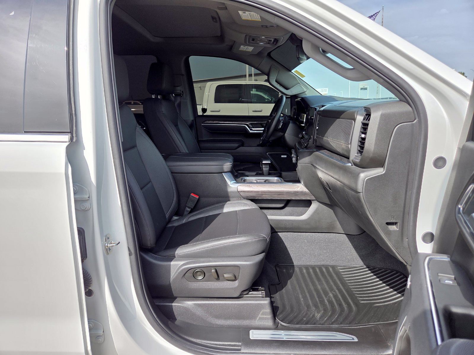Used 2025 Chevrolet Silverado 1500 LTZ w/ Z71 Off-Road Package AWD/4WD image 21