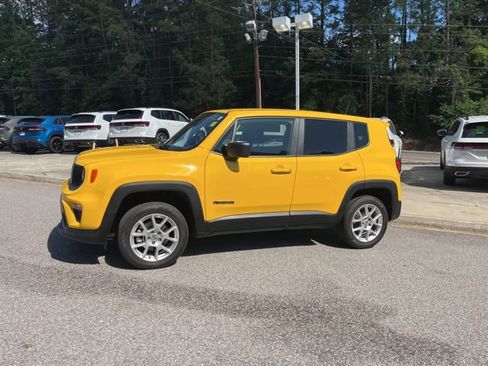 Used 2023 Jeep Renegade Latitude AWD/4WD image 37