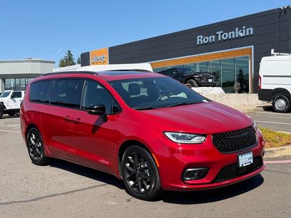 Used 2025 Chrysler Pacifica Limited