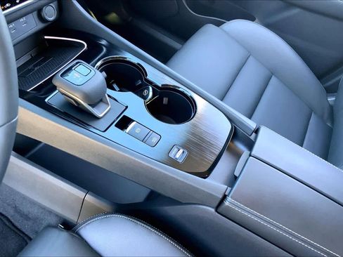 Used 2025 Nissan Rogue SL image 17