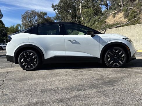 New 2026 Nissan Leaf Platinum+ image 2