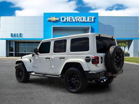 Used 2022 Jeep Wrangler Unlimited Sahara w/ Cold Weather Group AWD/4WD image 5