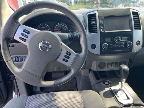 Used 2020 Nissan Frontier SV w/ Midnight Edition Floor Mats image 8