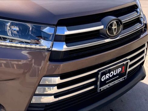 Used 2017 Toyota Highlander Limited image 28
