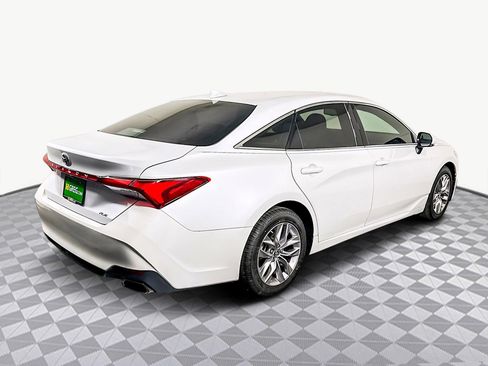 Used 2019 Toyota Avalon Limited image 10