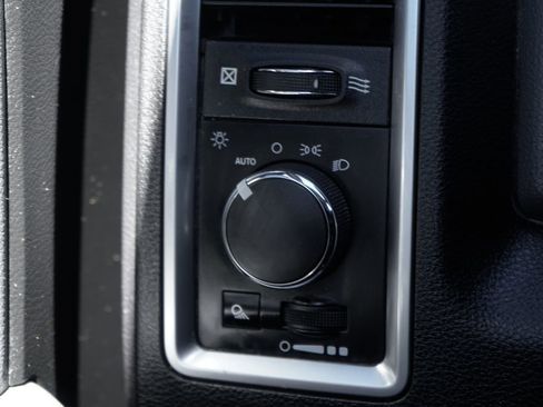 Used 2019 RAM 1500 Classic SLT image 19