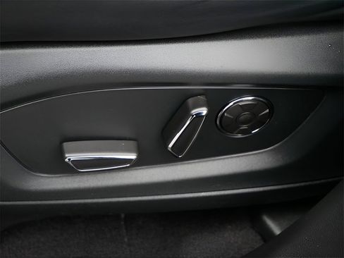 Used 2020 Ford Explorer Platinum w/ Premium Technology Package image 17