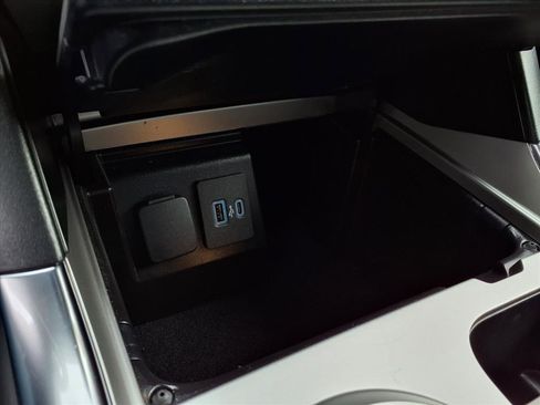 Used 2022 Ford Explorer XLT w/ Equipment Group 202A image 24