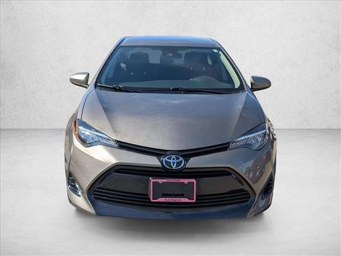 Used 2018 Toyota Corolla LE FWD image 2