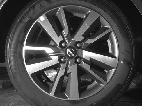 Used 2025 Nissan Versa SV FWD image 15
