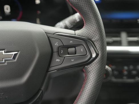 Used 2025 Chevrolet Trax RS w/ Sunroof Package image 24