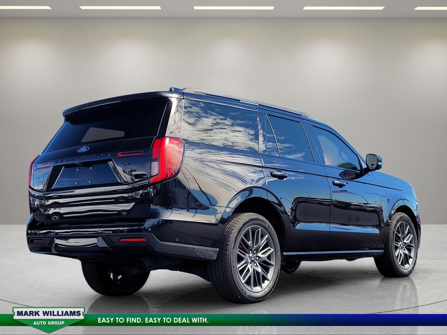 Used 2025 Ford Expedition Platinum w/ Stealth Performance Package AWD/4WD image 4
