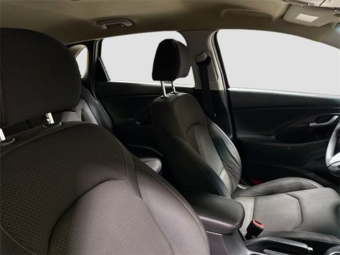 Used 2018 Hyundai Elantra GT image 27