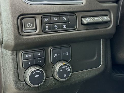 Used 2024 Chevrolet Suburban Premier image 12